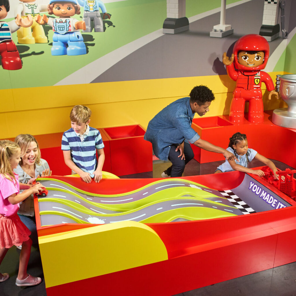 (+Video) LEGO Ferrari Build & Race abrirá el 8 de marzo