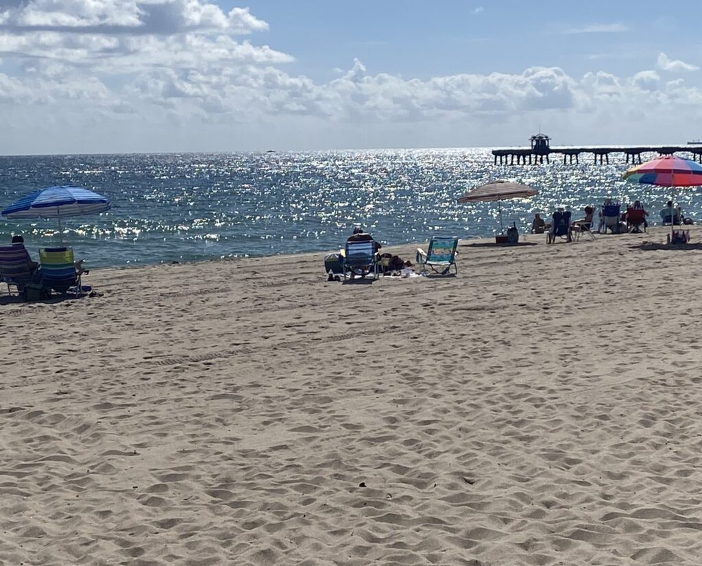 Investigan la muerte de una niña dentro de un agujero de arena en Lauderdale-by-the-Sea