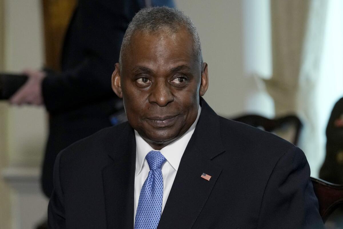 El jefe del Pentágono Lloyd Austin se disculpó por no informar su ingreso hospitalario