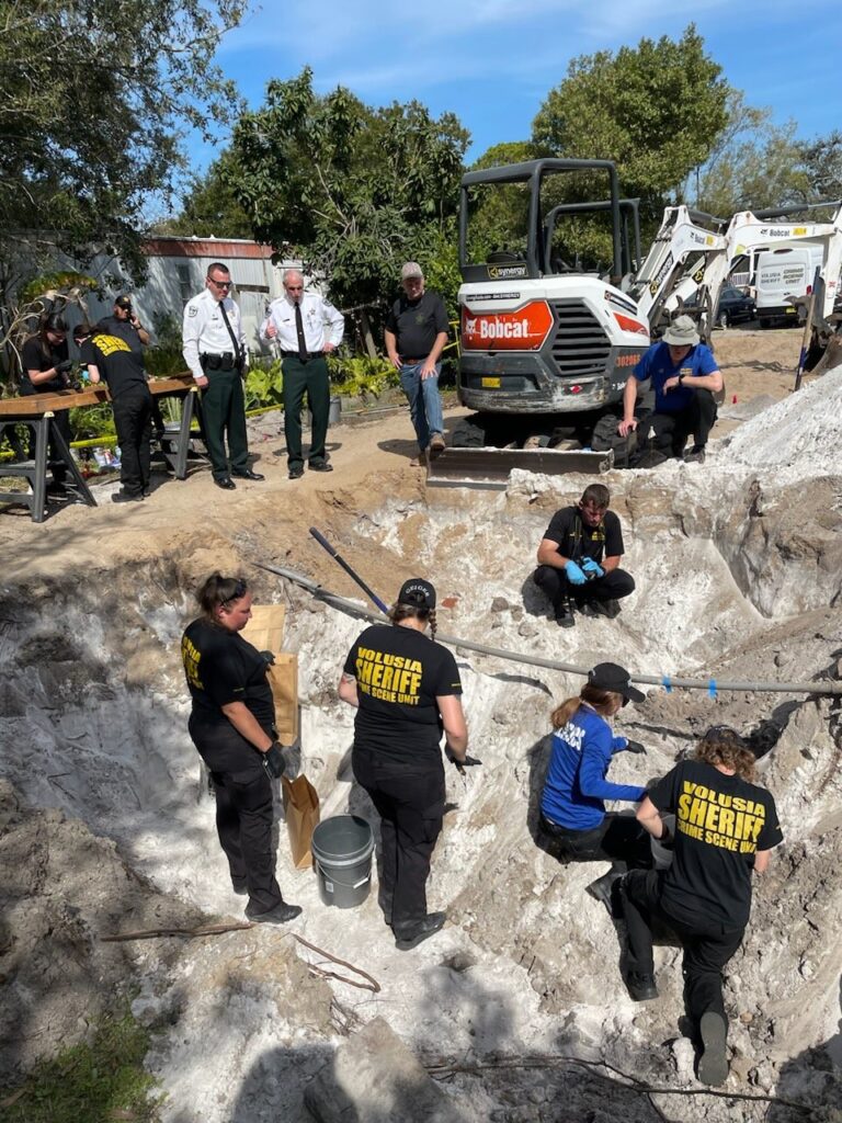El sheriff de Volusia confirmó que restos humanos encontrados podrían ser de joven desaparecida en 2004
